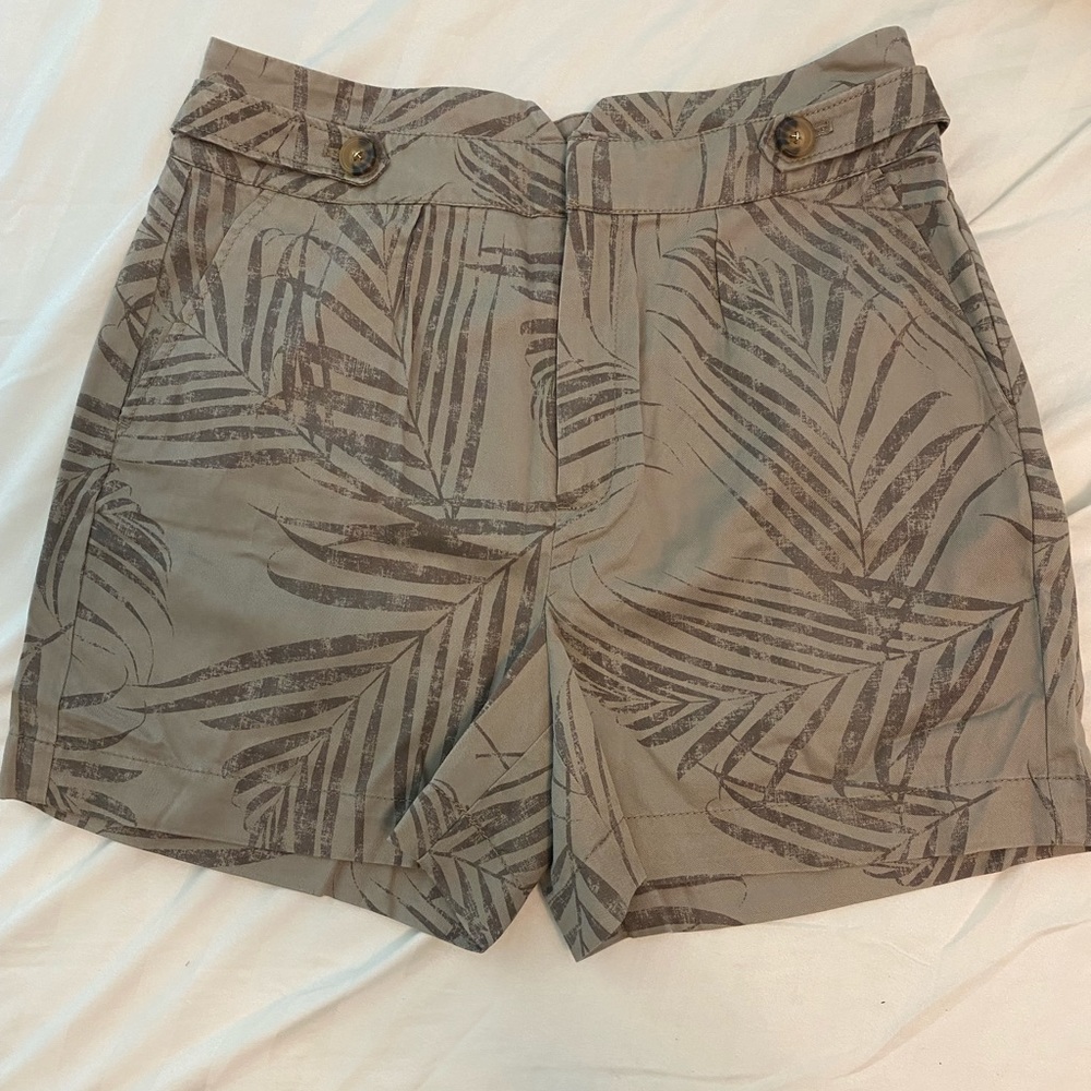 NWT White House Black Market palm printed high rise shorts size 6